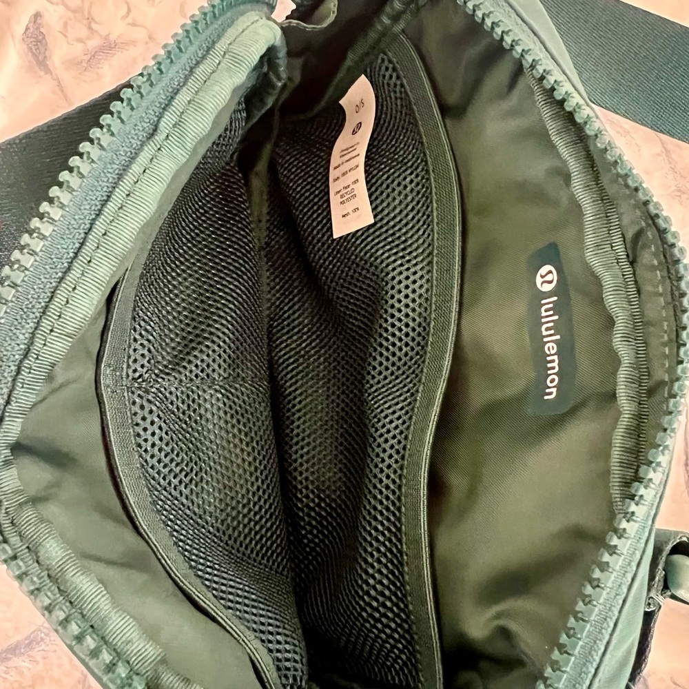 Lululemon Teal 2L Belt Bag - Picture 3 of 5